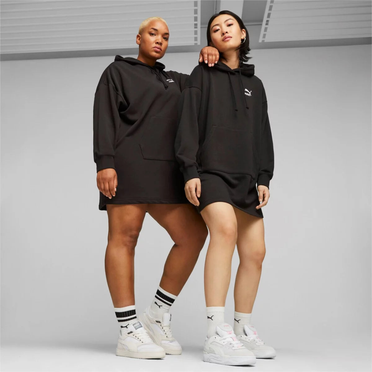 Puma CLASSICS HOODED DRESS TR - Talla M