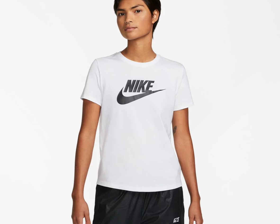 Nike Sportswear Essentials - Talla M