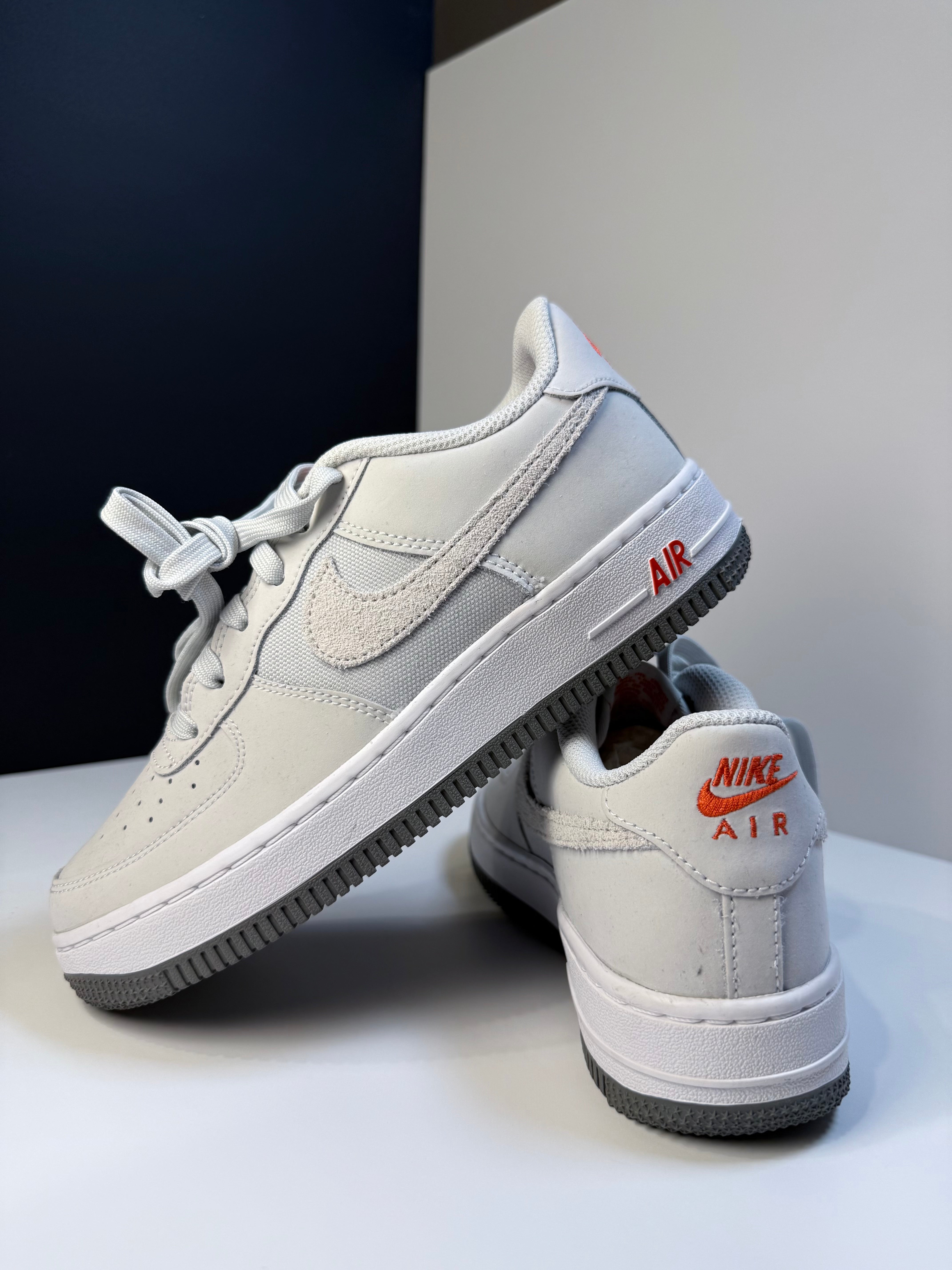 Nike Air Force 1 LV8 - Talla 36 1/2